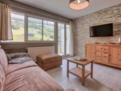 Renovated 6-person apartment with south balcony and slope views in Gourette