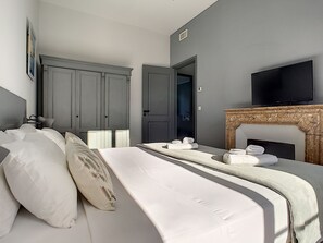 3 chambres, fer et planche Ă repasser