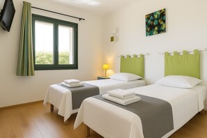 3 habitaciones, tabla de planchar con plancha, cuna de viaje y wifi 