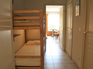 1 bedroom - Cozy 2-Room Apartment with Mountain Nook, Sleeps 6, Close to Vars Les Claux Slopes and Shops (Vars)
