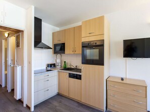 Mikrovågsugn, ugn, spishäll och diskmaskin