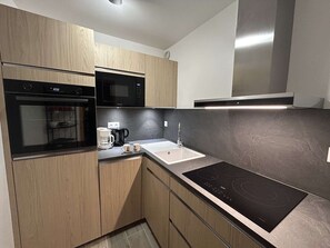 Fridge, microwave, oven, stovetop - 2-room apt for 4, 150m from slopes, Méribel (Méribel)