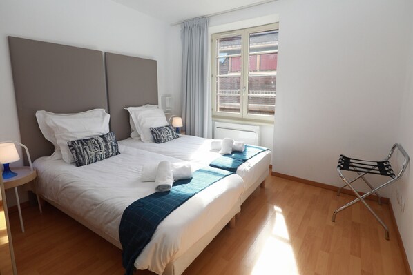 2 多间卧室、熨斗/熨衣板、床单