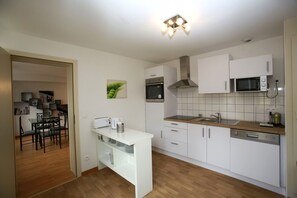 冰箱、微波炉、烤箱、炉灶