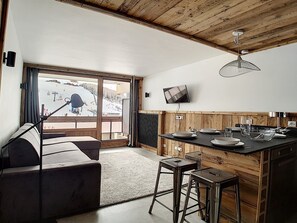 Interior - Renovated 36m² apartment, ski-in/out, south-facing balcony (Les Menuires)