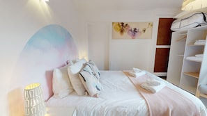 2 bedrooms, iron/ironing board, free WiFi, bed sheets