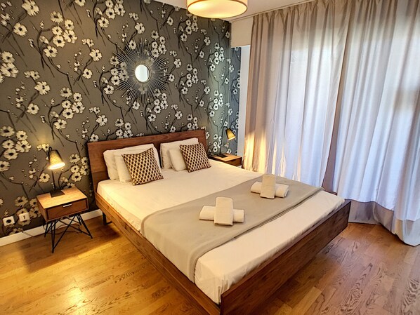 2 bedrooms, iron/ironing board, free internet