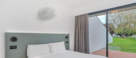 In-room safe, desk, soundproofing, free WiFi