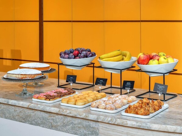 Buffet déjeuner (9.50 EUR par personne)