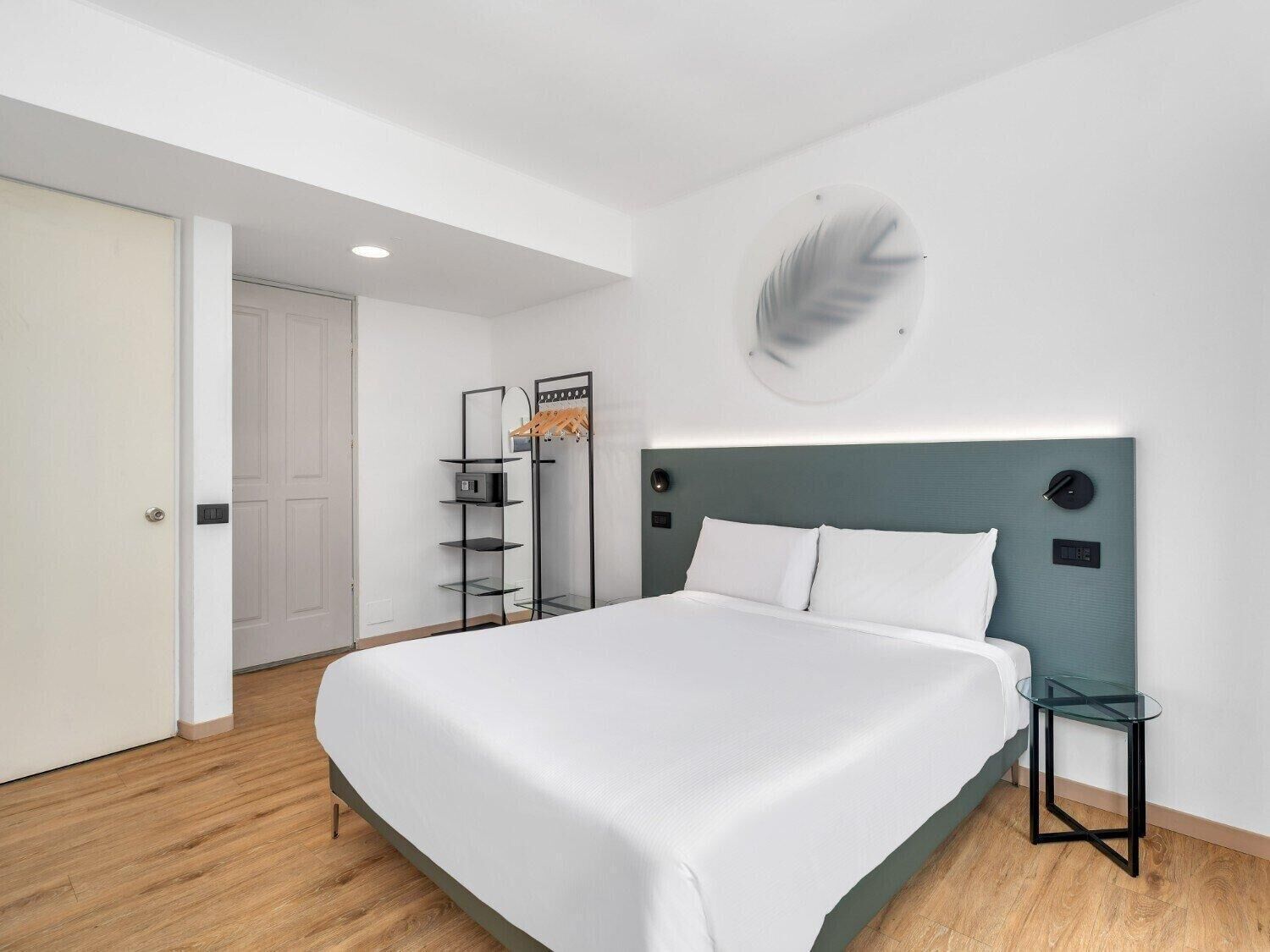 Standard Double Room | In-room safe, desk, soundproofing, free WiFi