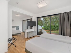 Chambre quadruple Standard | Coffre-fort, bureau, système d’insonorisation, accès au Wi-Fi (inclus)