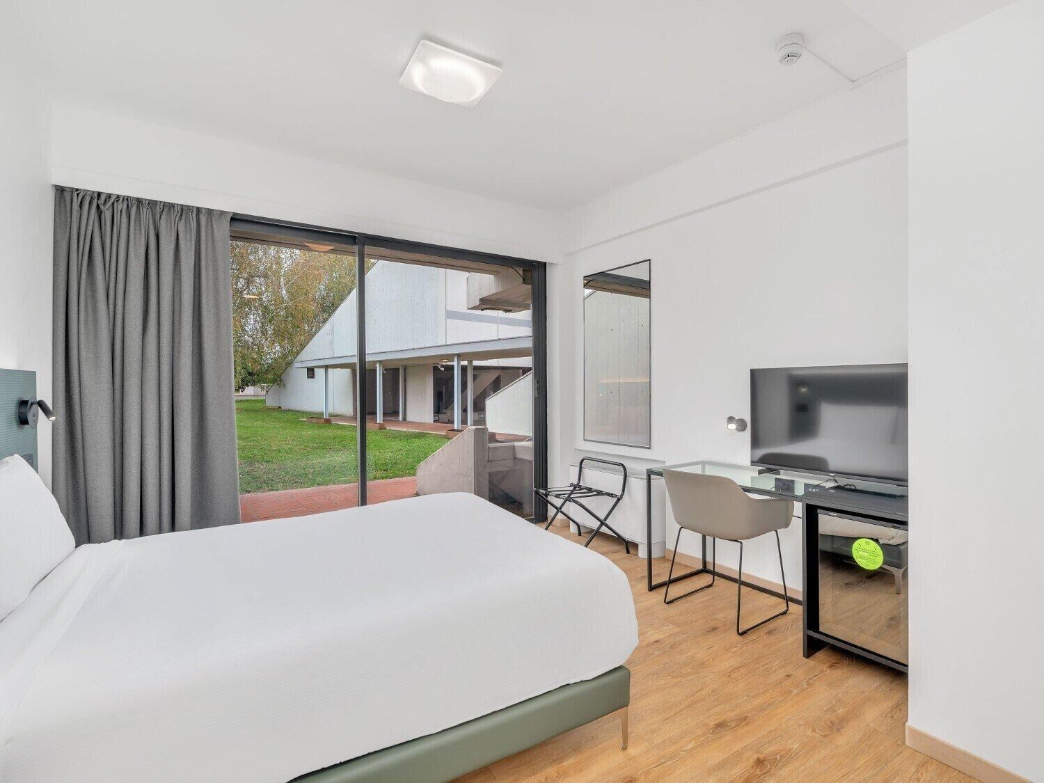 In-room safe, desk, soundproofing, free WiFi