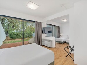 In-room safe, desk, soundproofing, free WiFi - B&B Hotel Alba (Alba)