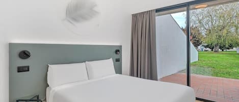 Standard-Doppelzimmer | Zimmersafe, Schreibtisch, schallisolierte Zimmer, kostenloses WLAN