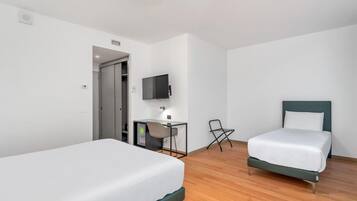 In-room safe, desk, soundproofing, free WiFi