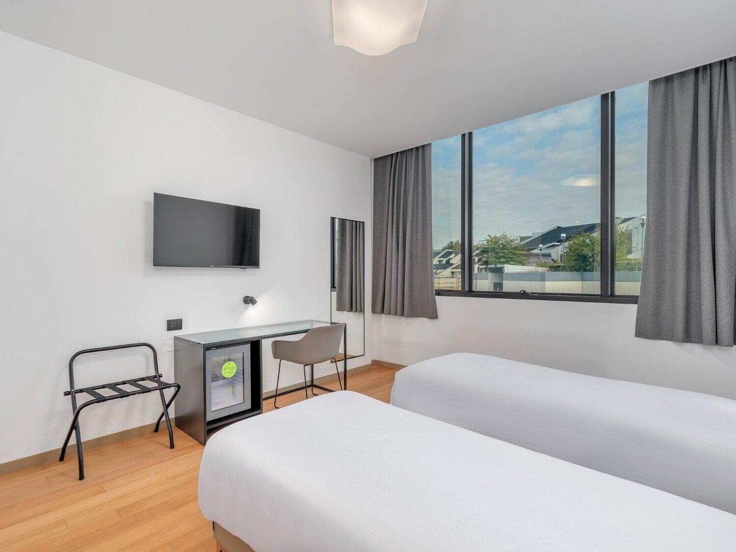 Twin Room, 2 Twin Beds, Non Smoking | In-room safe, desk, soundproofing, free WiFi