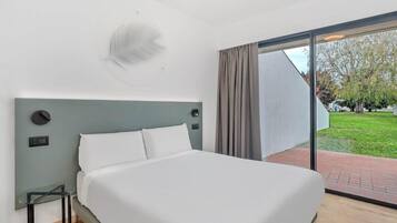 Zimmersafe, Schreibtisch, schallisolierte Zimmer, kostenloses WLAN