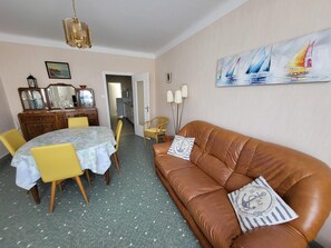 Unclassified image, 5 of 16, button - Charming 2-Bedroom House with Sunny Garden, Near Beach and Shops (Les Sables-d'Olonne)