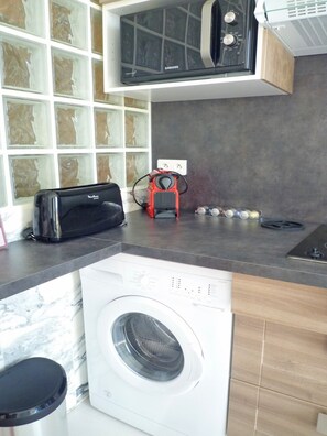 Fridge, microwave, coffee/tea maker, electric kettle