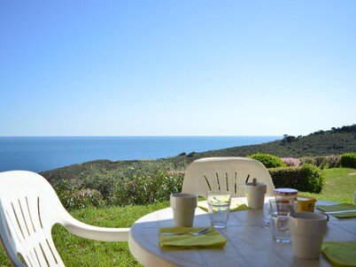 2-room apartment in Banyuls-sur-Mer with sea view and parking