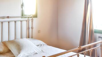 4 Schlafzimmer, Bügeleisen/Bügelbrett, Babybetten, Internetzugang