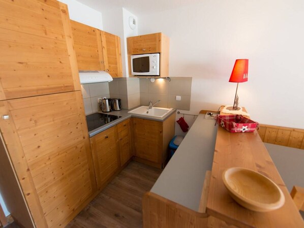 Microwave, stovetop, dishwasher, coffee/tea maker - Duplex 4 Rooms - Sleeps 6 - Mountain View, Pool - Vars Les Claux (Vars)