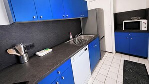 Kaffetrakter/tekoker, kjøleskap, mikrobølgeovn og ovn