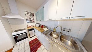 Fridge, microwave, oven, stovetop - netter 70m2 city center    2br (Strasbourg)