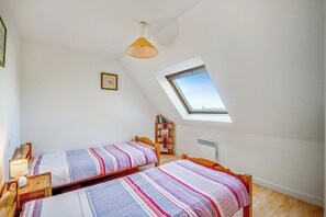 2 bedrooms, iron/ironing board