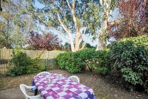 Outdoor dining - Homerez - Comfortable apartment with terrace in Arzon - 60 m² (Arzon)
