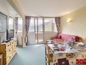 Interior - Spacious ski-in/ski-out apartment with balcony (Les Menuires)
