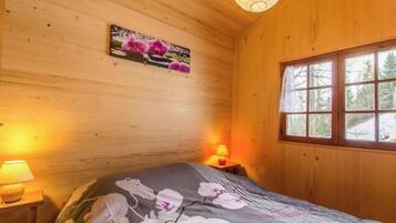 2 slaapkamers, een strijkplank/strijkijzer, internet