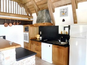 Réfrigérateur, micro-ondes, four, lave-vaisselle