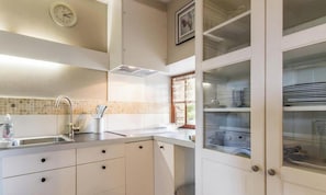 Fridge, microwave