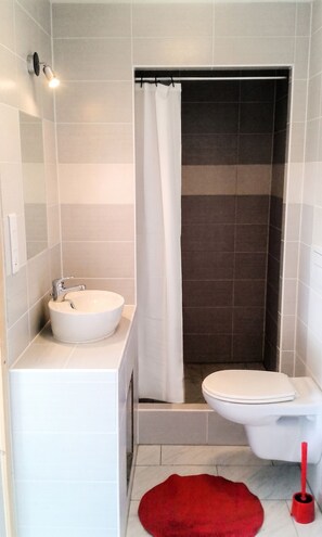 Bathtub - Homerez - House in Orthoux-Sérignac-Quilhan (Orthoux-Sérignac-Quilhan)