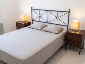 4 bedrooms, travel cot, free WiFi, bed sheets - Homerez - House in Orthoux-Sérignac-Quilhan (Orthoux-Sérignac-Quilhan)