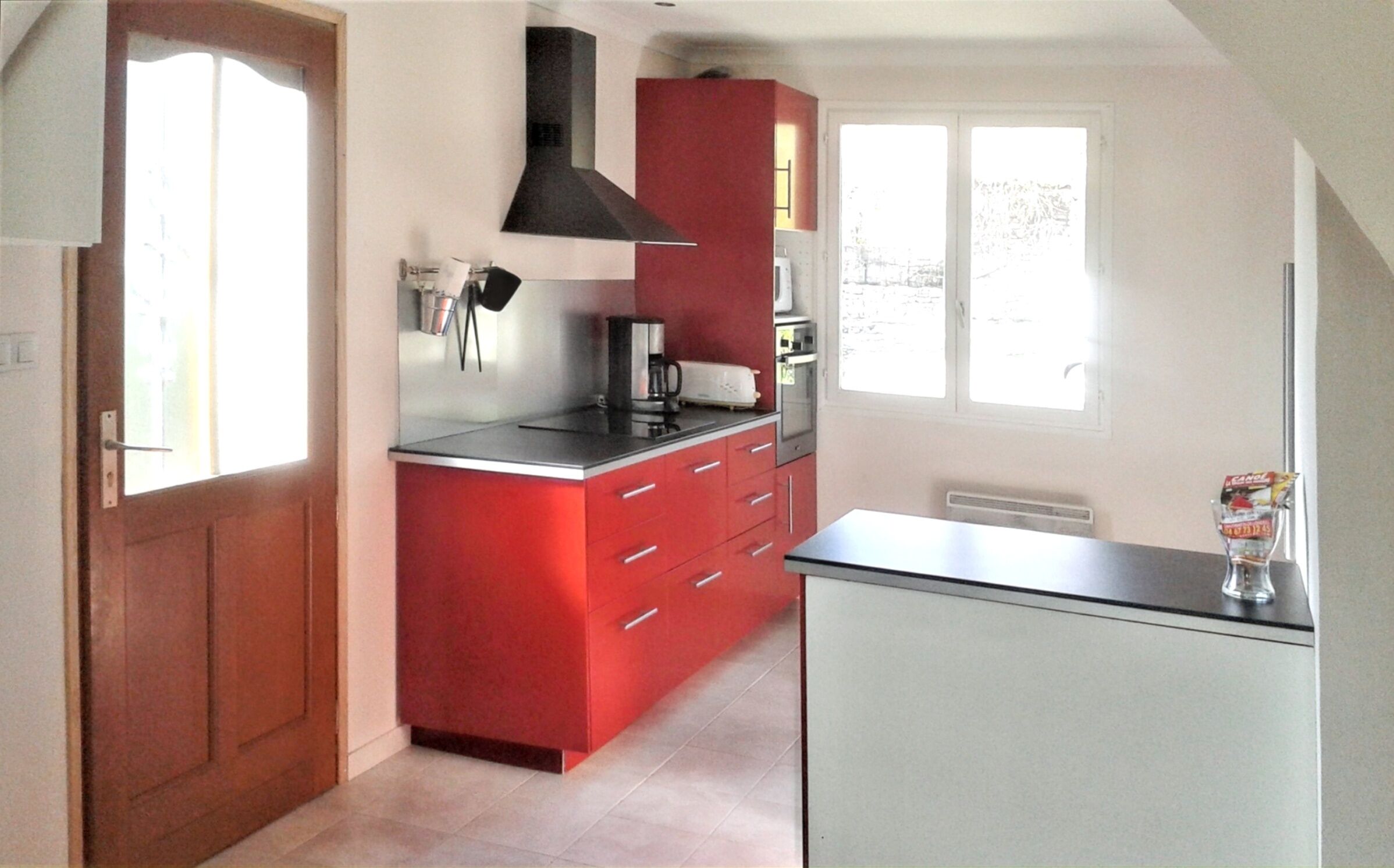 Réfrigérateur, micro-ondes, plaque de cuisson, lave-vaisselle