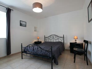 4 bedrooms, free WiFi - Spacious Rural House, 10 min from Utah Beach, Sleeps 9, Pet Friendly, Wi-Fi, Parking (Picauville)