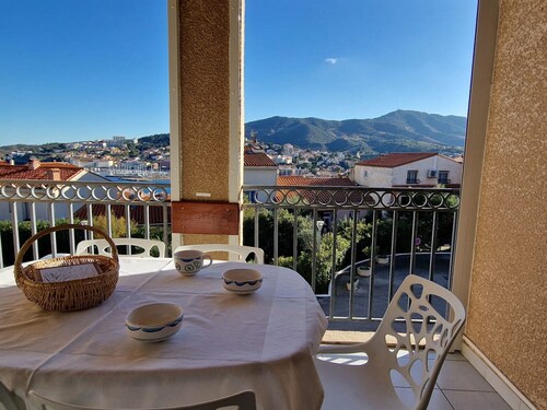 Banyuls-sur-Mer: T2 Apartment with Loggia and Private Parking near Beach