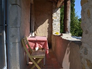 Outdoor dining - 2-room house with air conditioning and pets allowed in Grospierres (Grospierres)