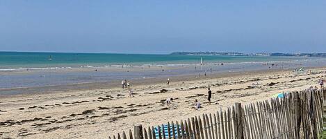 Una playa cerca
