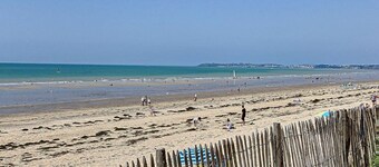 Cozy Apartment with Private Parking, 250m to Beach, Near Mont Saint-Michel