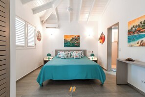 3 chambres, coffres-forts dans les chambres, fer et planche à repasser