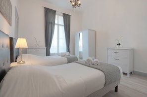 3 bedrooms, in-room safe, iron/ironing board, free WiFi