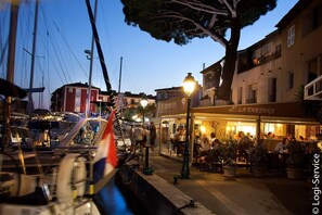 Outdoor dining - Lovely 1 bedroom flat fully renovated (PORT GRIMAUD)