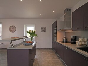 Réfrigérateur, micro-ondes, lave-vaisselle