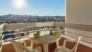 A balcony with a table and chairs, overlooking a cityscape. - Charming downtown studio with pool near Grande Plage (Biarritz)