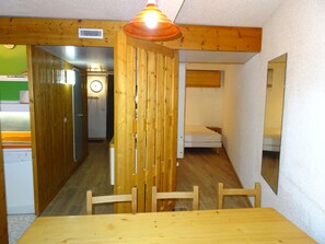 Dining - 2-room apartment, sleeps 6, near slopes, pets allowed, Arc 1800 (Les Arcs 1800)