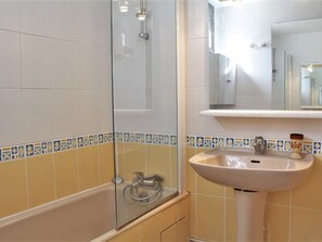 Bathroom - Ski-in/Ski-out Apartment with Terrace, 6 Sleeps, South-Facing, 2 BR, Near Parking (Risoul)
