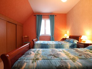 4 bedrooms, free WiFi, bed sheets
